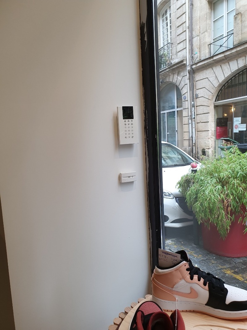 Installation Dalarme Intrusion Sans Fil Dans Un Magasin De D P T Vente